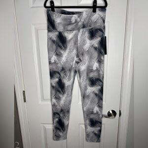 MONO B NWT Gray White Feather Print Athletic‎ Leggings Full Length Pockets 1XL